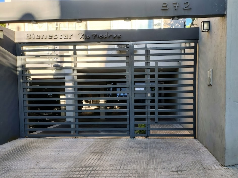 Entrada del Edificio Río Piedras